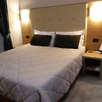Residenza Cola Di Rienzo - Suite In Rome
